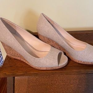 NWT Wedge peep Toe Shoes 8